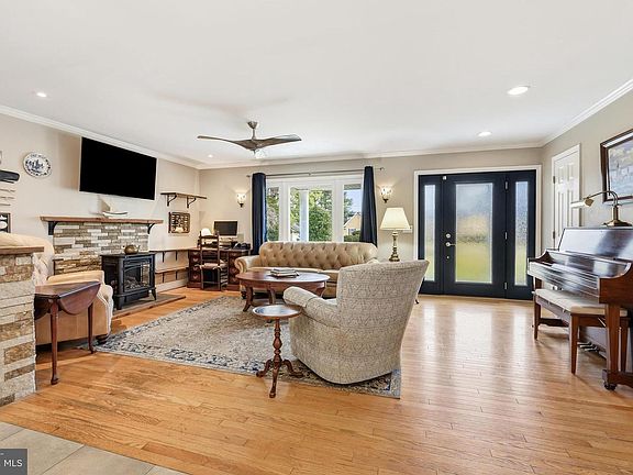 2nd image of 319 Wye Rd