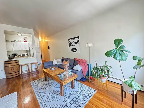 3rd image of 450 W 47th St APT 2A