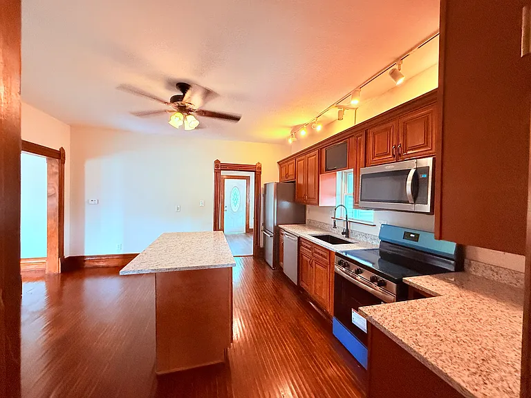 434 S Perry St — Photo 3