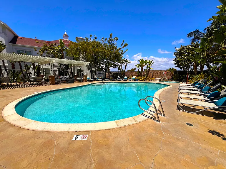 820 Harbor Cliff Way #260 — Photo 36