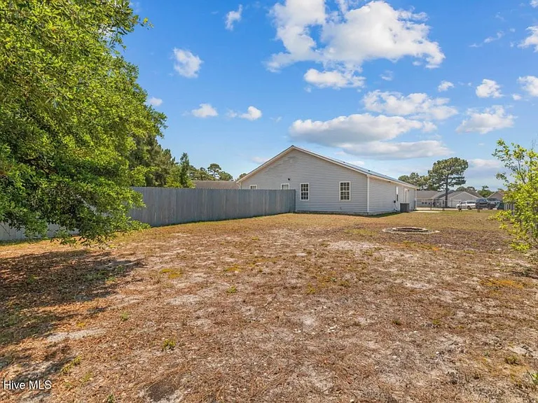 139 Charlton Rd — Photo 37