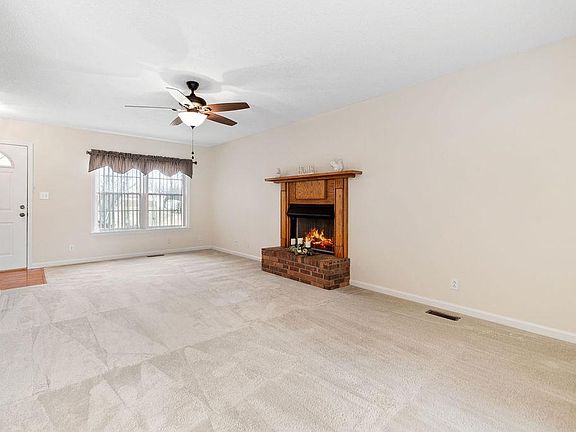 4th image of 915 Dolphin Ln