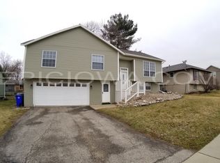 6717 Council St NE, Cedar Rapids, IA 52402