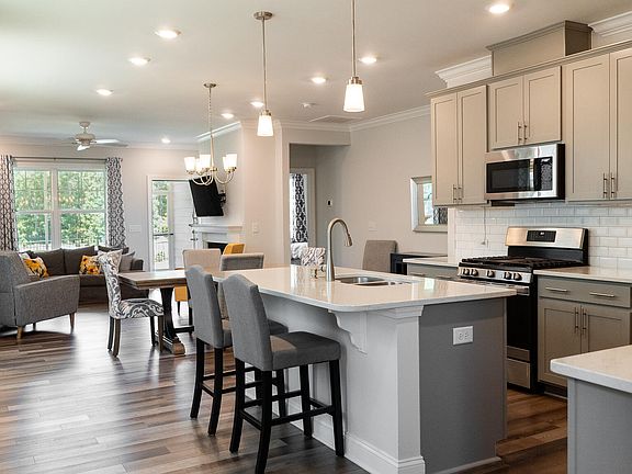 3rd image of 196 Canary Ct