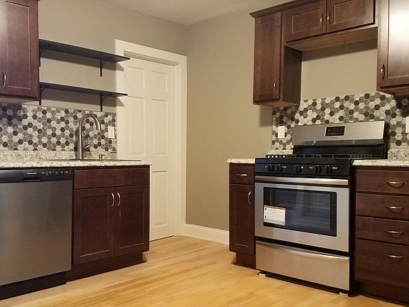5th image of 2325 Grand St NE #A