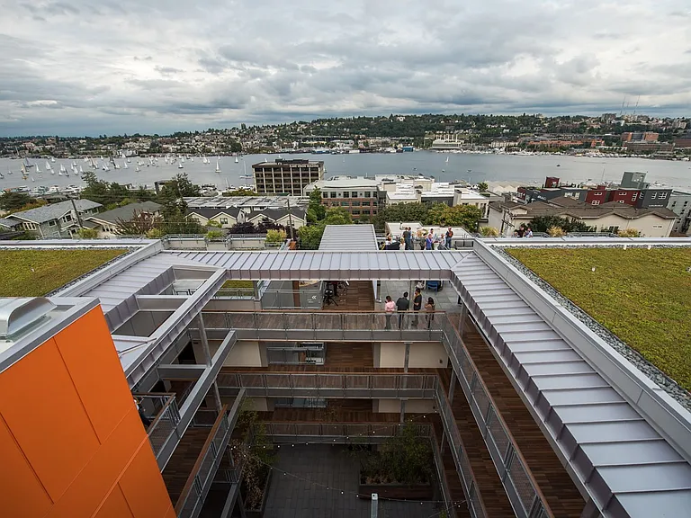 Welcome to Dexter Hayes! Modern convenience with exceptional views! — Photo 10