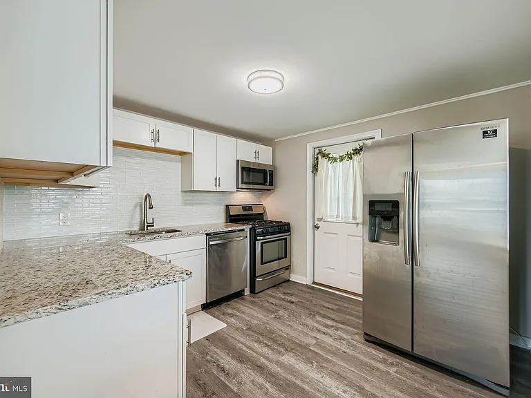 515 Taney Ave — Photo 2