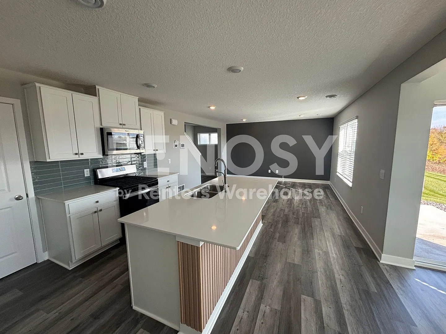 Available Now 4 Bedrooms 3 Bath Townhouse in Rogers — Photo 4