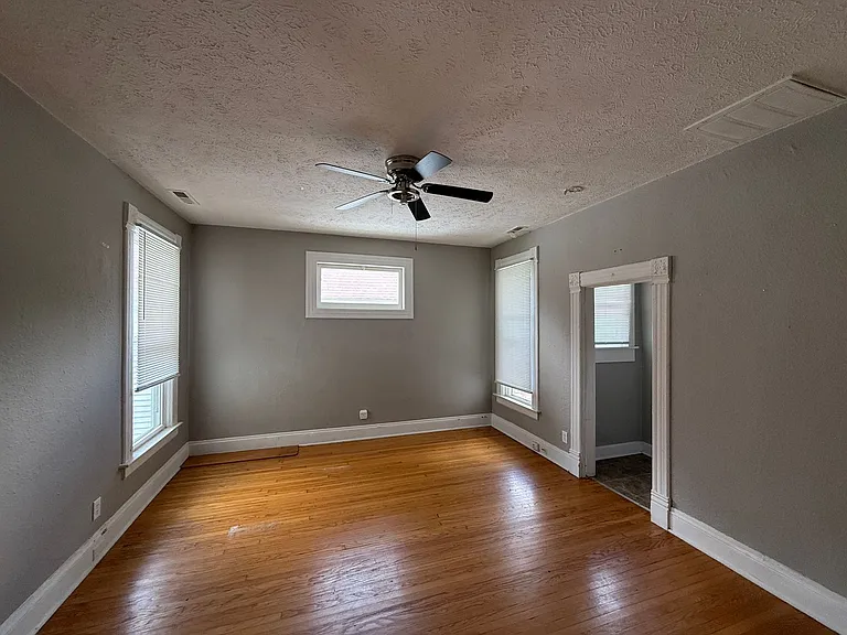 118 N Glenwood Ave — Photo 23
