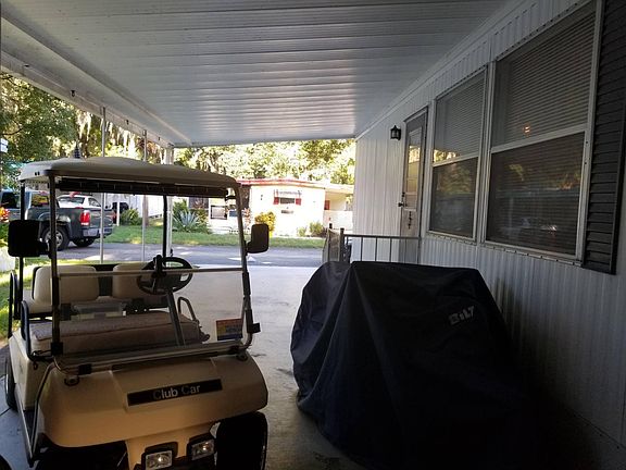 2nd image of 37 Coachlight Ct