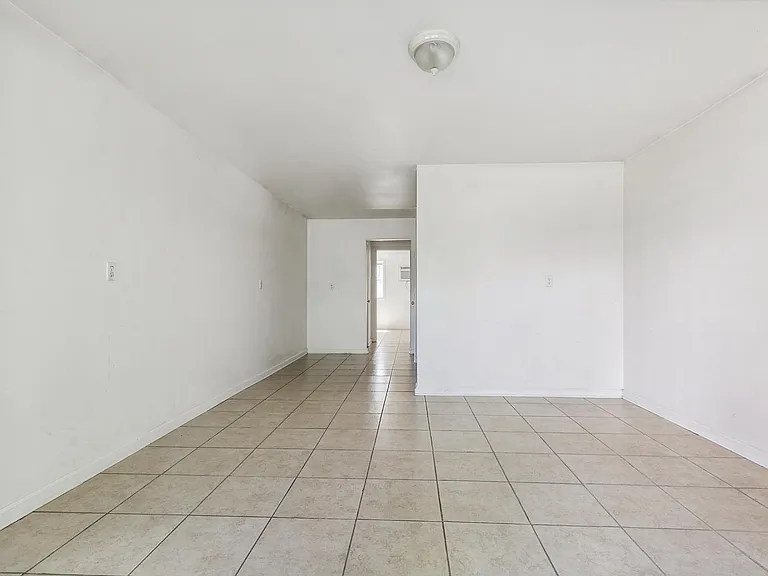 1118 Monroe St #4 — Photo 4