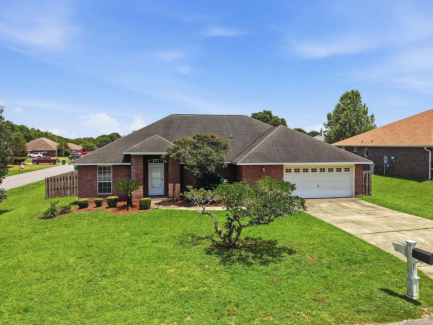 All Brick 4 Bedroom in Crestview! — Photo 3
