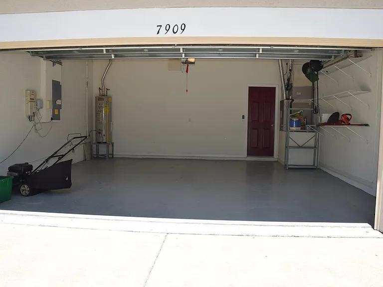 7909 Terrace Ridge Dr — Photo 9
