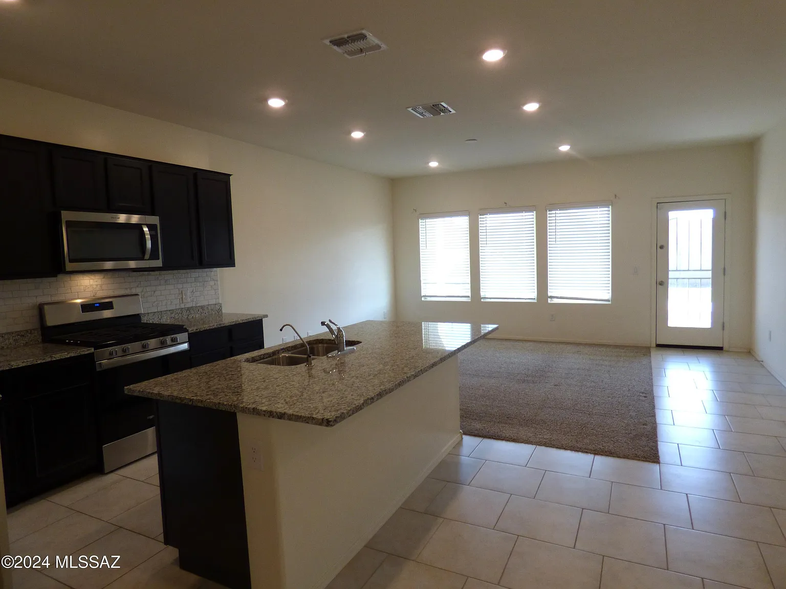 4 bed, 2.0 bath, 1701 sqft, $2,150 — Photo 4