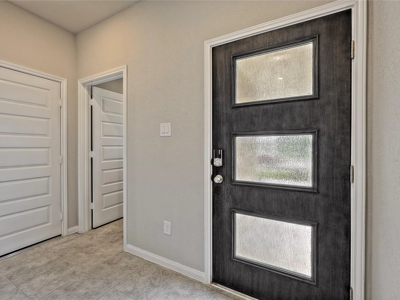 3 bed, 2.0 bath, 1449 sqft, $2,300 — Photo 4