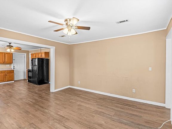 5th image of 304 Main St