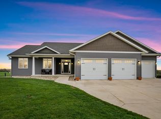 1410 E Knoll Ct, Oelwein, IA 50662