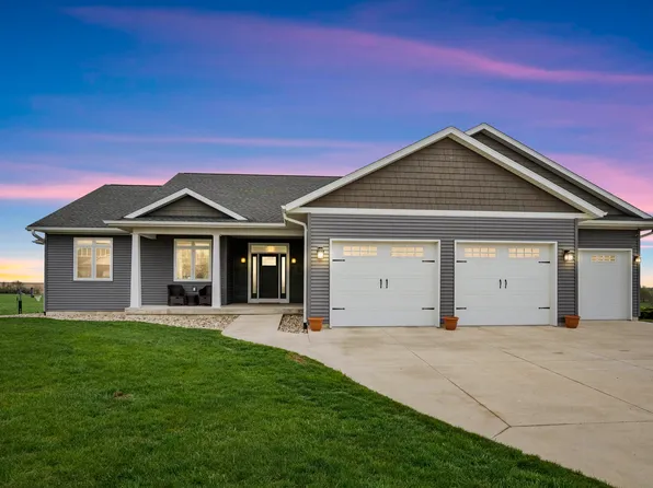 1410 E Knoll Ct, Oelwein, IA 50662