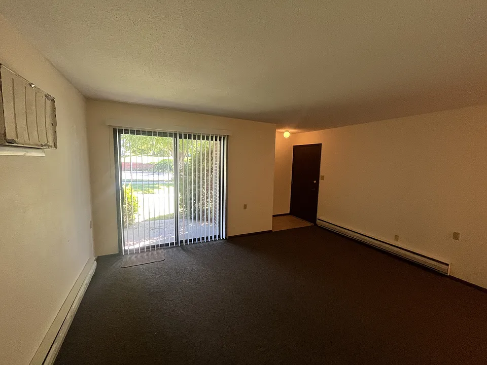 312 W Broadway St #6