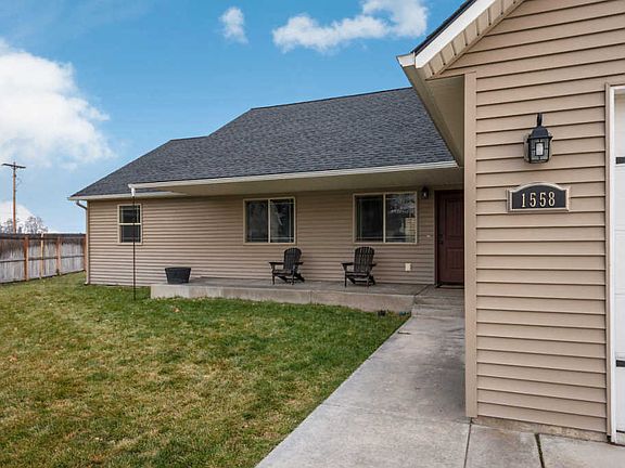 3rd image of 1558 N Ewell Ct