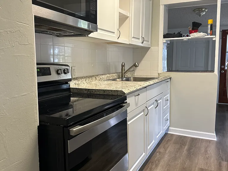 1118 SW Castle Heights Ter — Photo 8