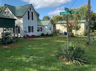 406 Boston St NE, Gravette, AR 72736
