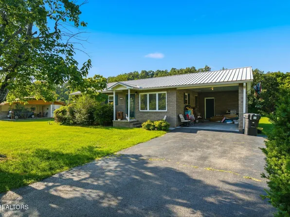 912 Bud Ln, Pigeon Forge, TN 37863