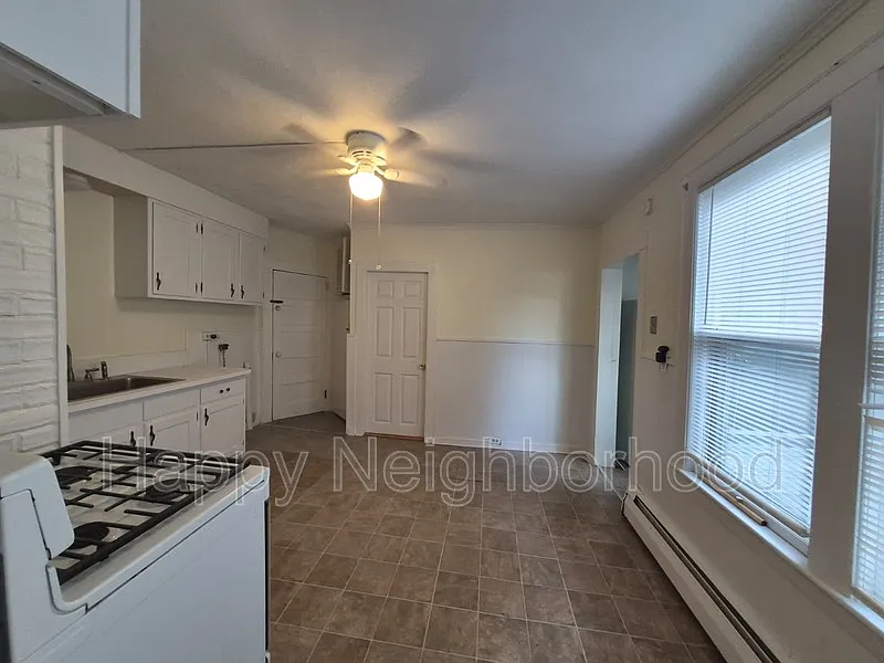 1 bed, 1.0 bath, 1000 sqft, $1,350 — Photo 2