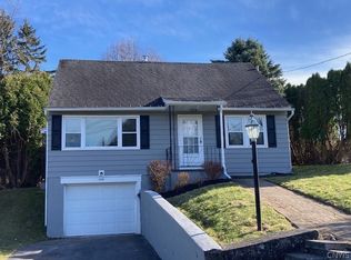 428 Radcliffe Rd, Syracuse, NY 13214