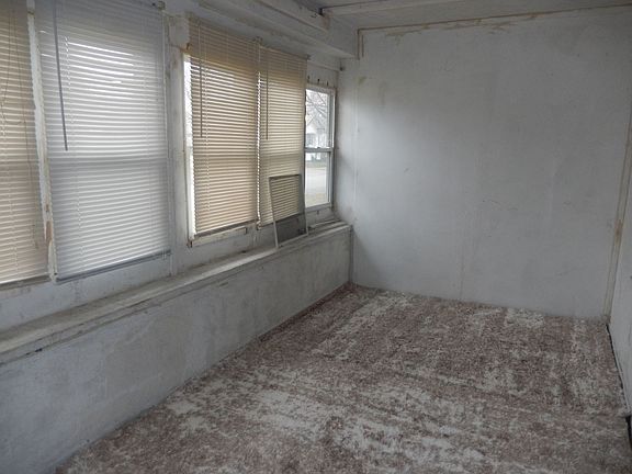 5th image of 1164 E Maple St