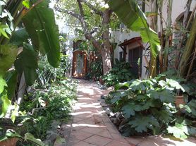 6111 Romaine St, Los Angeles, CA