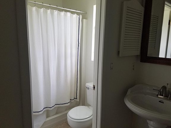 2nd image of 4902 Colonnades Cir W