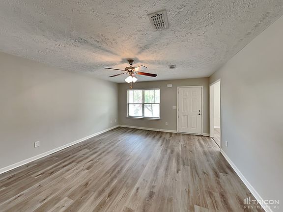 3rd image of 1608 Sprucedale Dr