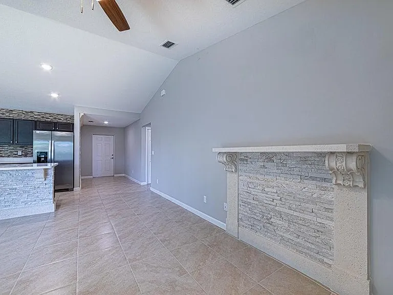 2372 SE Maslan Ave — Photo 6