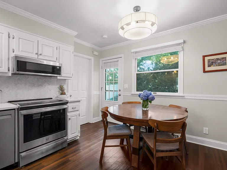 315 Maple Ave — Photo 18