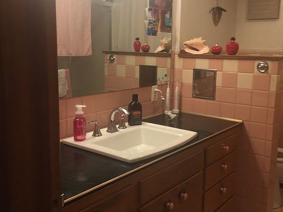 4th image of 2321 E Diamond Ave