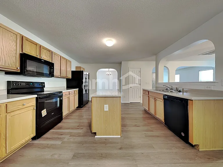 37 Valleyfield Dr — Photo 3