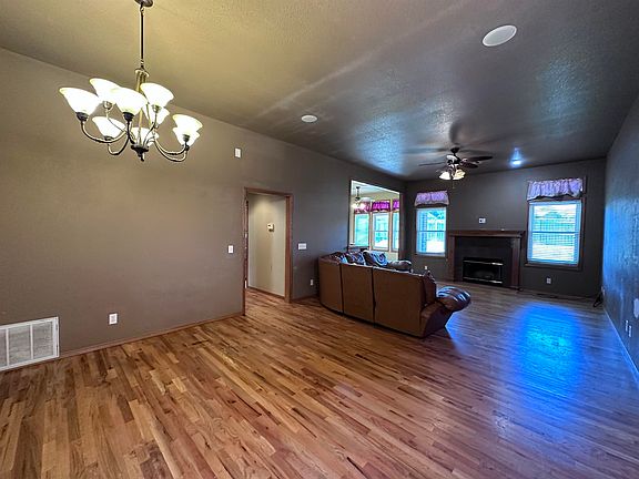 2nd image of 806 S Rock Hollow Ct