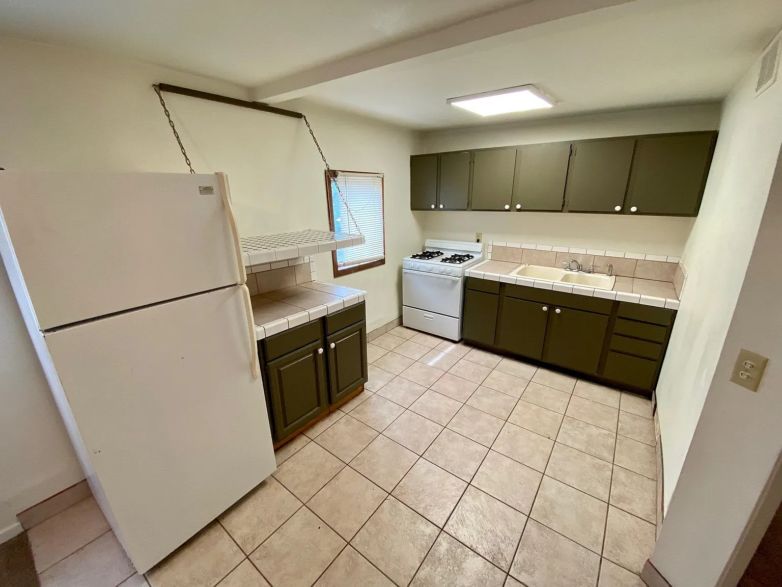 3 bed, $999 — Photo 2