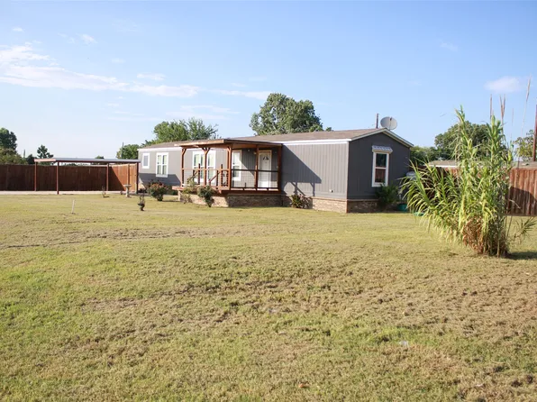 8529 Weems Estate Dr, Granbury, TX 76048