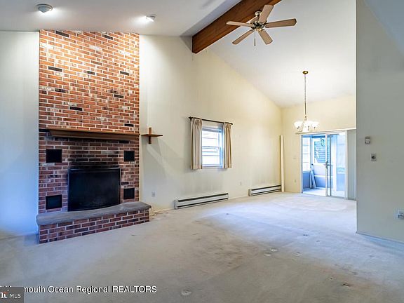 5th image of 92 Lauren Ln