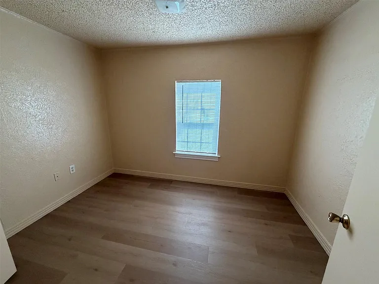 1114 Thorpe Springs Rd — Photo 7