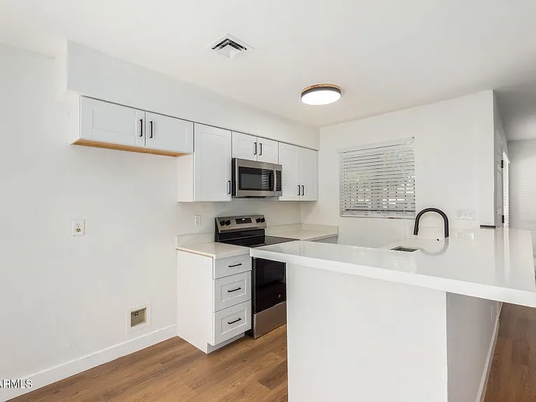 4820 N 89th Ave #100 — Photo 7