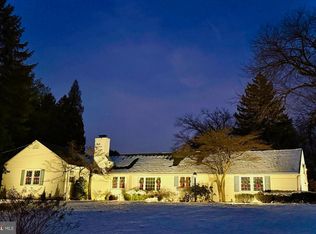 1190 Country Club Rd, York, PA 17403