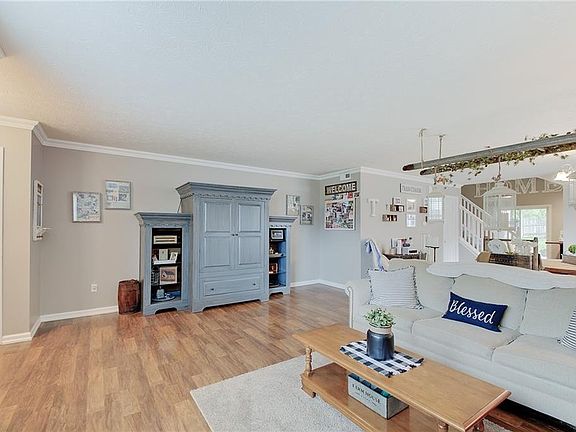 4th image of 26 Meridian Gardens Ln