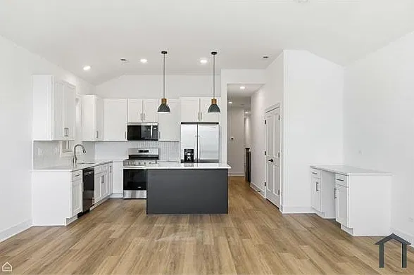1 bed, 1800 sqft, $3,300 — Photo 4