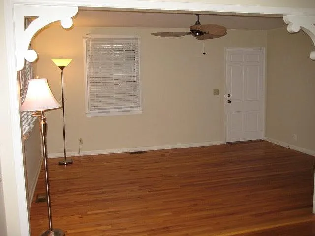 3 bed, 1200 sqft, $2,200 — Photo 2