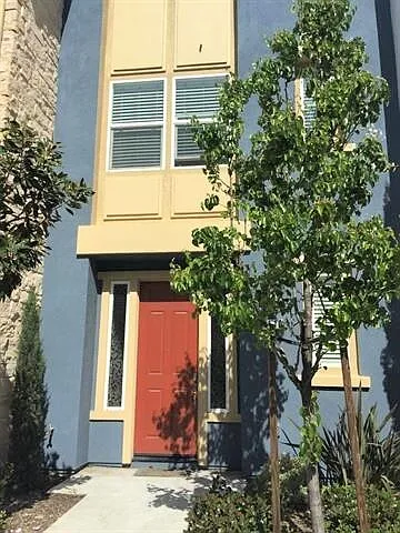 3 bed, 1405 sqft, $4,600 — Photo 1