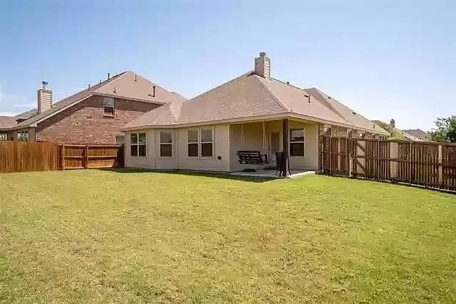 1412 Rose Bud Ct — Photo 2