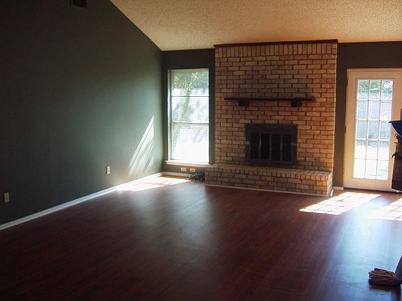 3rd image of 517 Live Oak Dr